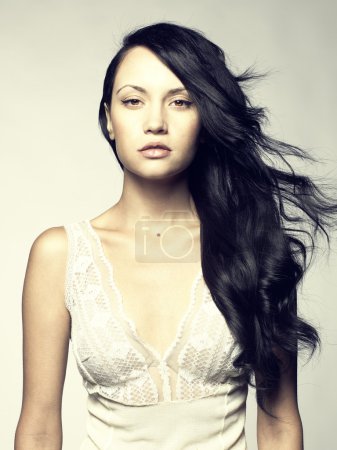 Belle dame aux cheveux magnifiques 