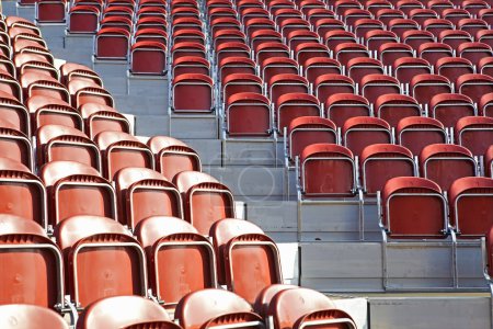 Sièges vides du stade 